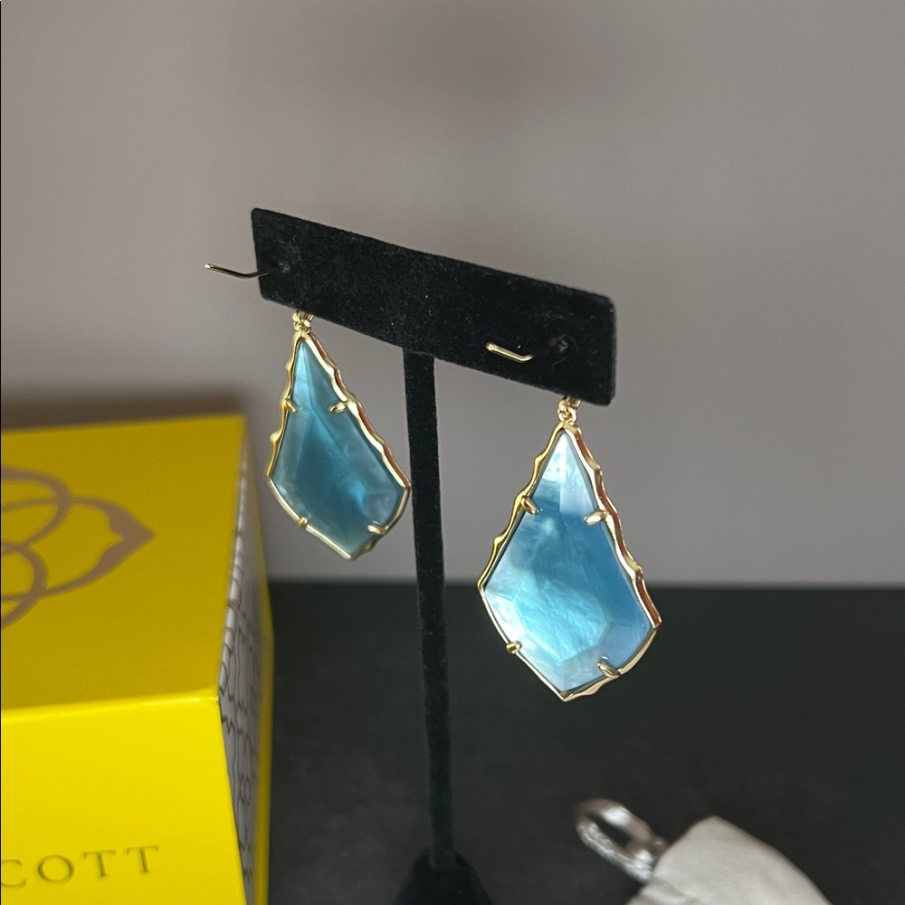 Kendra Scott Blue Teardrop Earrings and Pendant Necklace Set - Picture 4 of 6
